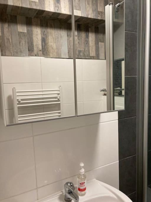 Toll Apartment Am Rhein Netflix Internet 1000 Mbits, Free Parking Duisburg Bagian luar foto